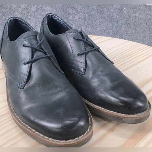 Waylon Nubuck Lace Up Oxford Cub
by Original Penguin; Size 11, Like New!